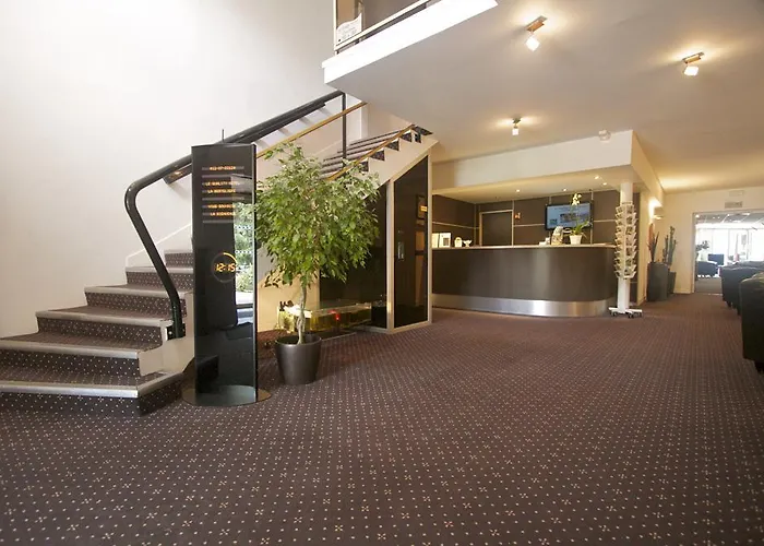 La Berteliere, The Originals Relais Hotel Saint-Martin-du-Vivier